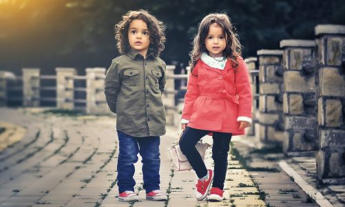 Czy rodzice powinni kupować dziecku modne ubrania? Tylko fakty i zero mitów na ten temat